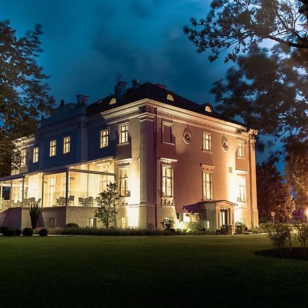 Hotel Jakubus Wilkow  Exteriör bild