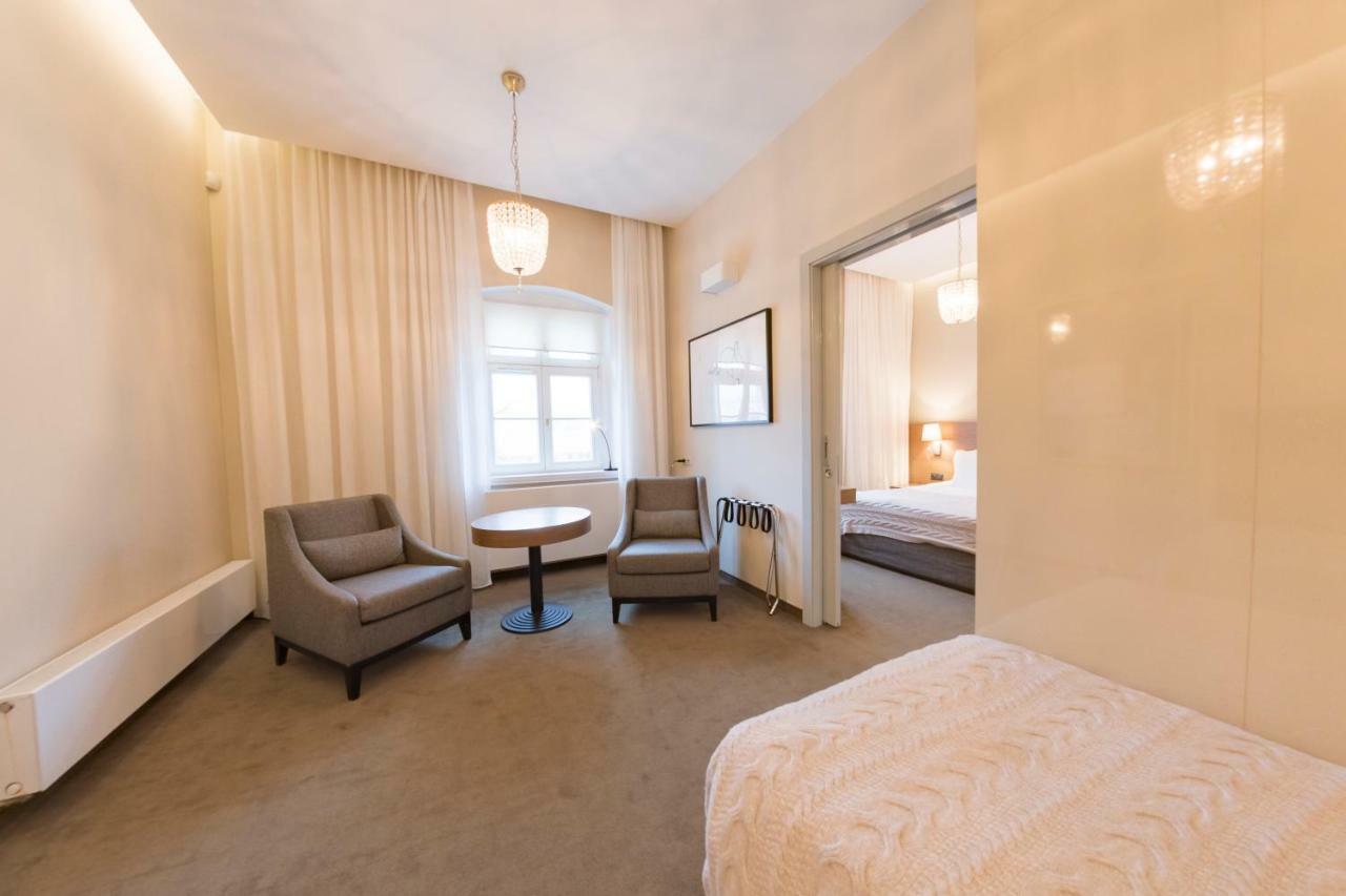 Hotel Jakubus Wilkow  Exteriör bild