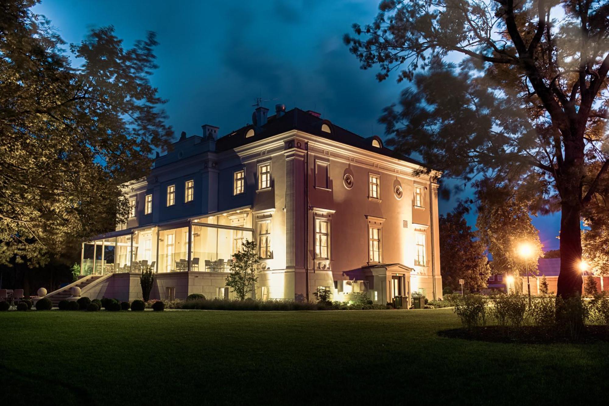 Hotel Jakubus Wilkow  Exteriör bild